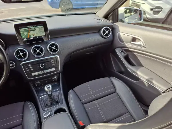 Mercedes-Benz A 180 2017 - 16900 EUR, 125000 km - AUTO.MOTO.pt - 125000km - foto 25 de 31