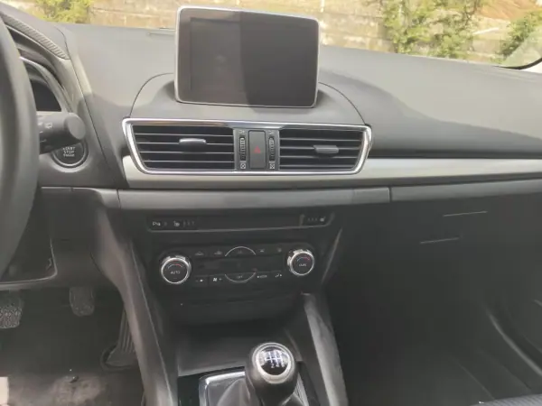 Mazda 3 2016 - 12490 EUR, 87000 km - AUTO.MOTO.pt - 87000km - foto 21 de 22