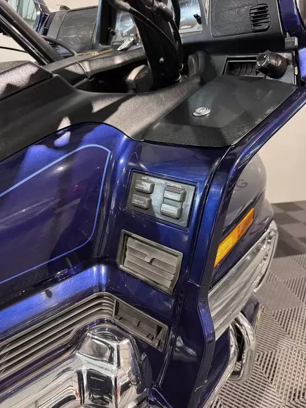 Honda Gold Wing 2000 - 8750 EUR, 84000 km - AUTO.MOTO.pt - 84000km - foto 10 de 28
