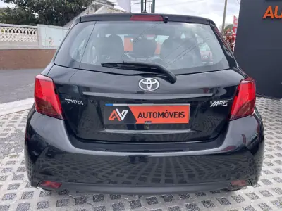 Toyota Yaris 2014 - 13950 EUR, 120568 km - AUTO.MOTO.pt - 120568km - foto 6 de 13