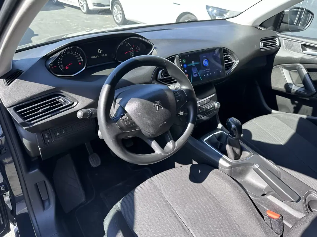 Peugeot 308 2018 - 12500 EUR, 280000 km - AUTO.MOTO.pt - 280000km - foto 11 de 32