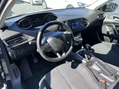 Peugeot 308 2018 - 12500 EUR, 280000 km - AUTO.MOTO.pt - 280000km - foto 11 de 32