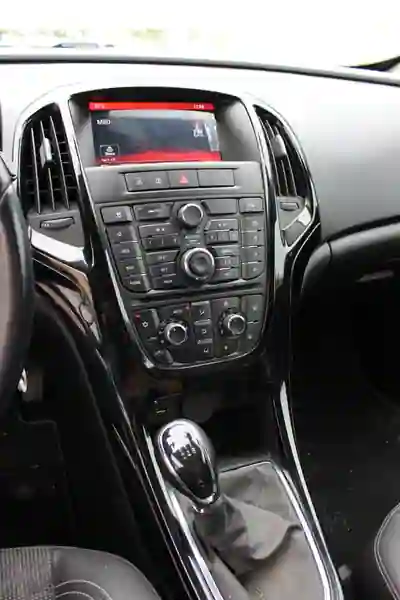 Opel Astra GTC 2017 - 18900 EUR, 62000 km - AUTO.MOTO.pt - 62000km - foto 7 de 15