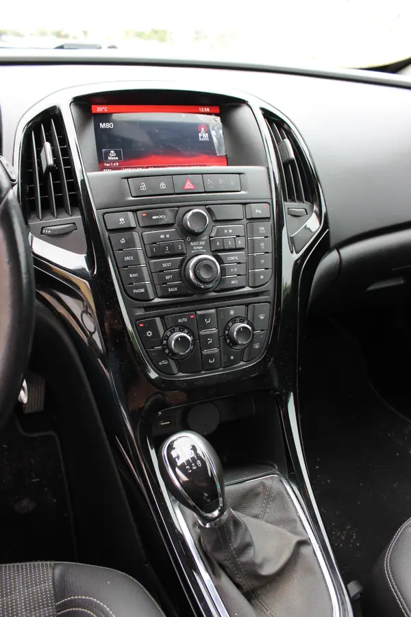 Opel Astra GTC 2017 - 18900 EUR, 62000 km - AUTO.MOTO.pt - 62000km - foto 7 de 15