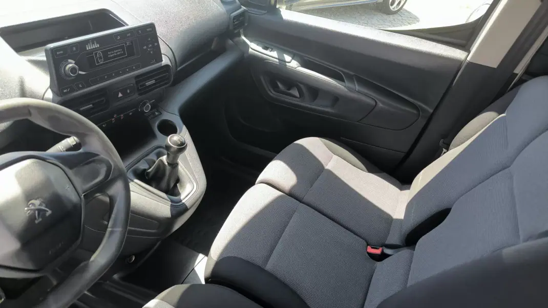 Peugeot Partner L2 1.5 Bluehdi 100CV 2020 - 13950 EUR, 124910 km - AUTO.MOTO.pt - 124910km - foto 7 de 8