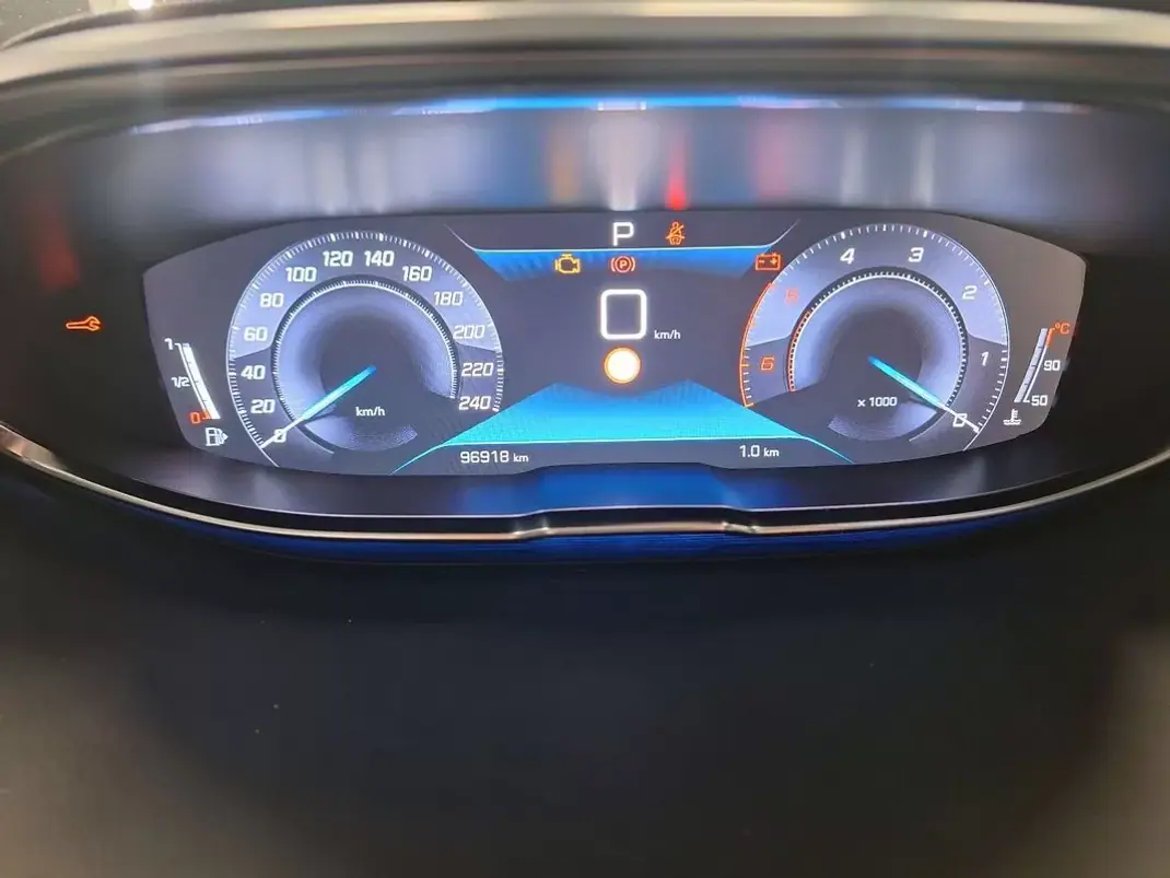 Peugeot 5008 2020 - 19990 EUR, 96918 km - AUTO.MOTO.pt - 96918km - foto 7 de 10