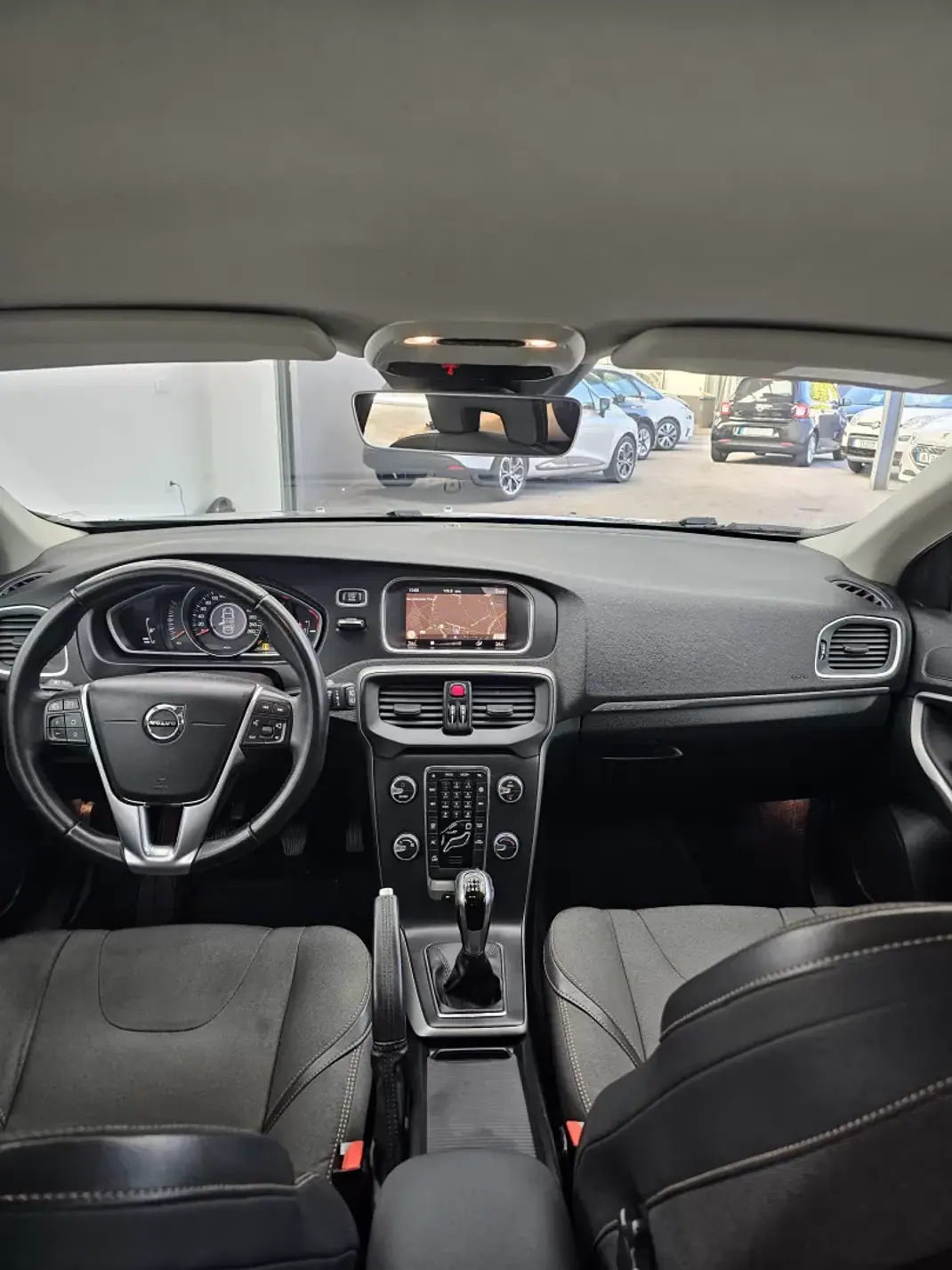 Volvo V40 Cross Country 2018 - 15000 EUR, 106816 km - 106816km - foto 37 de 40