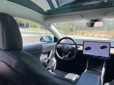 Tesla Model 3 2019 - 21900 EUR, 144900 km - AUTO.MOTO.pt - 144900km - foto 11 de 27