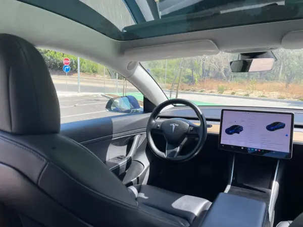 Tesla Model 3 2019 - 21900 EUR, 144900 km - AUTO.MOTO.pt - 144900km - foto 11 de 27