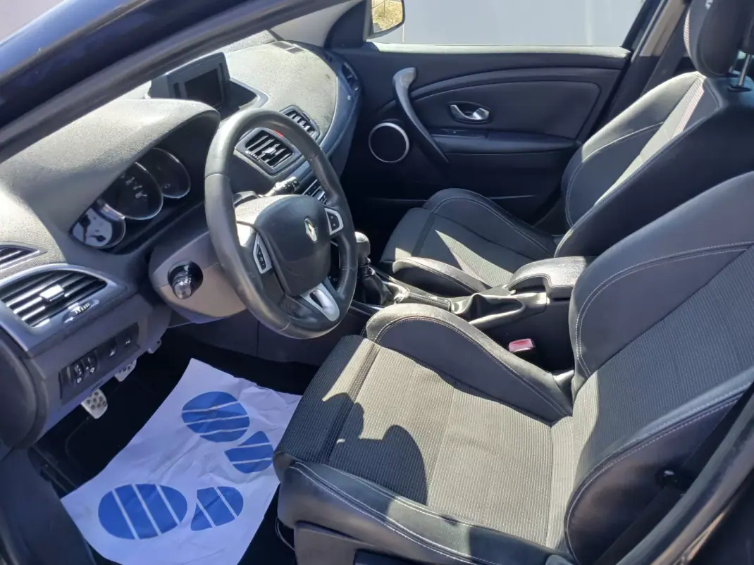 Renault Mégane 2010 - 7800 EUR, 122607 km - AUTO.MOTO.pt - 122607km - foto 17 de 29