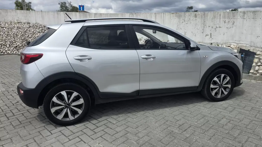 Kia Stonic 2023 - 17450 EUR, 27500 km - AUTO.MOTO.pt - 27500km - foto 8 de 18