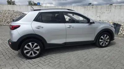 Kia Stonic 2023 - 17450 EUR, 27500 km - AUTO.MOTO.pt - 27500km - foto 8 de 18
