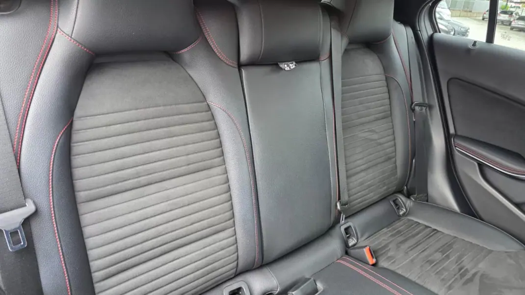 Mercedes-Benz A 200 2015 - 18490 EUR, 99000 km - 99000km - foto 25 de 26