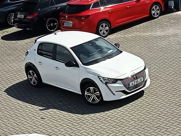 Peugeot e-208 2022 - 26950 EUR, 9000 km - AUTO.MOTO.pt - 9000km - foto 11 de 33