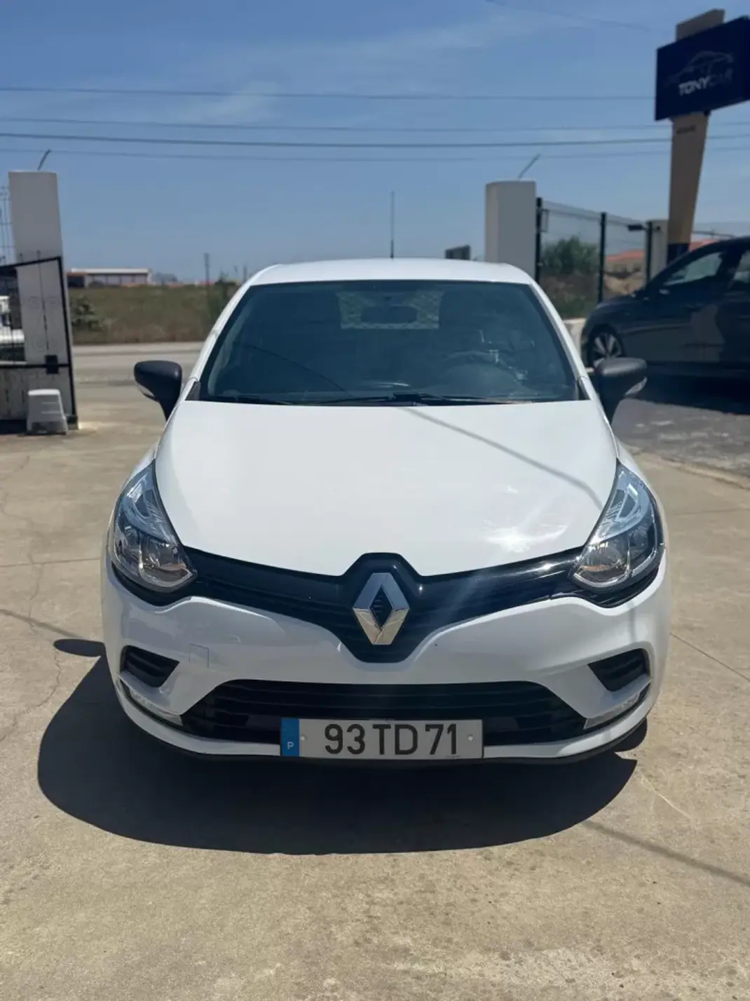 Renault CLIO 1.5DCI AC 2017 - 10455 EUR, 176000 km - AUTO.MOTO.pt - 176000km - foto 1 de 8