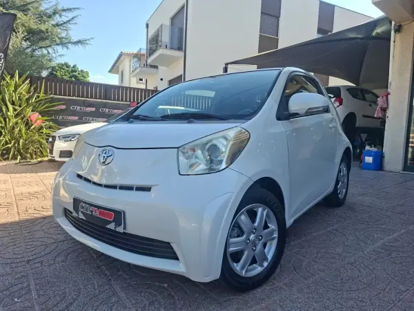 Toyota iQ 1.0 VVT-i 2 MultiDrive 2009 Gasolina — 156 884 km Toyota iQ 1.0 VVT-i 2 MultiDrive 2009 Gasolina
