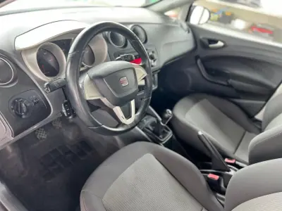 SEAT Ibiza 2011 - 5750 EUR, 158150 km - AUTO.MOTO.pt - 158150km - foto 8 de 11