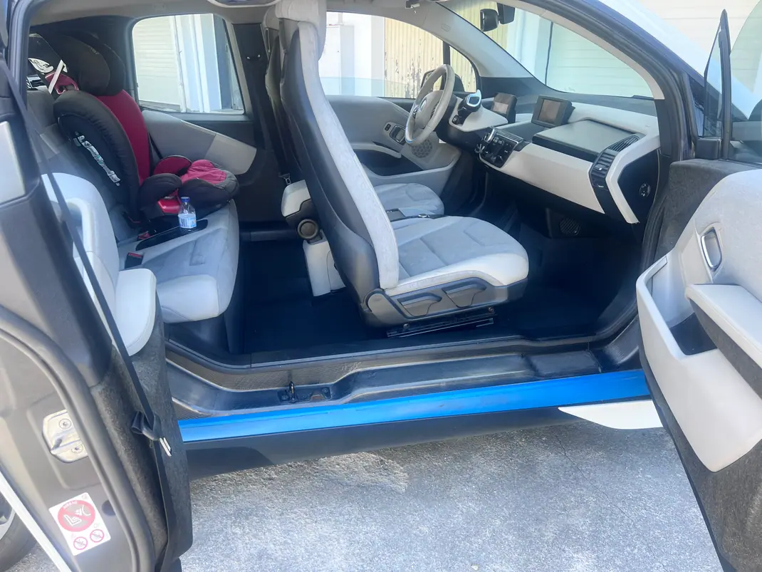 BMW i3 2016 - 9900 EUR, 166500 km - AUTO.MOTO.pt - 166500km - foto 11 de 15