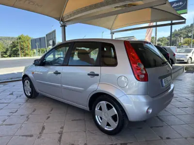 Ford Fiesta 2006 - 4750 EUR, 138059 km - foto 5 de 23