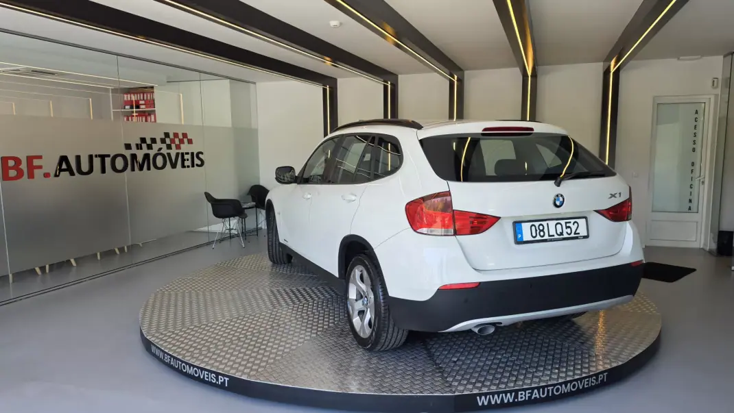 BMW X1 2011 - 9900 EUR, 192351 km - AUTO.MOTO.pt - 192351km - foto 3 de 52