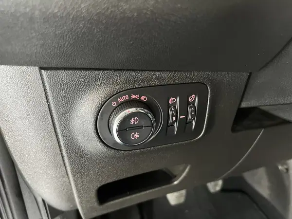 Opel Corsa 2019 - 8900 EUR, 116729 km - AUTO.MOTO.pt - 116729km - foto 20 de 22