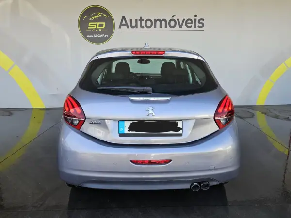 Peugeot 208 2019 - 11750 EUR, 180000 km - AUTO.MOTO.pt - 180000km - foto 4 de 10