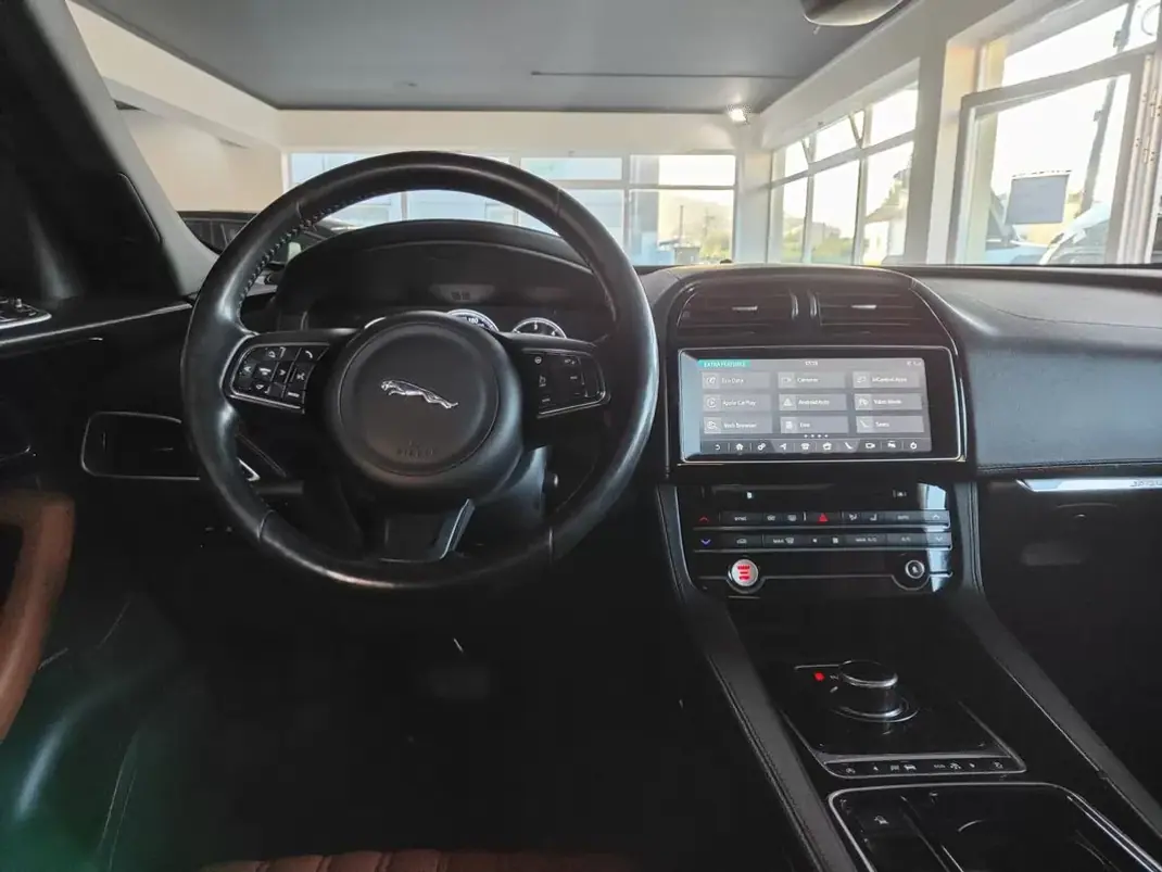 Jaguar F-Pace 2017 - 22500 EUR, 147000 km - AUTO.MOTO.pt - 147000km - foto 39 de 40