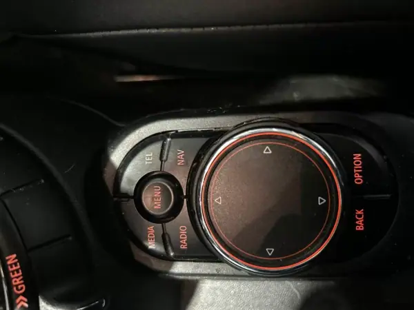 MINI 5 Portas 2016 - 12000 EUR, 203000 km - AUTO.MOTO.pt - 203000km - foto 14 de 27