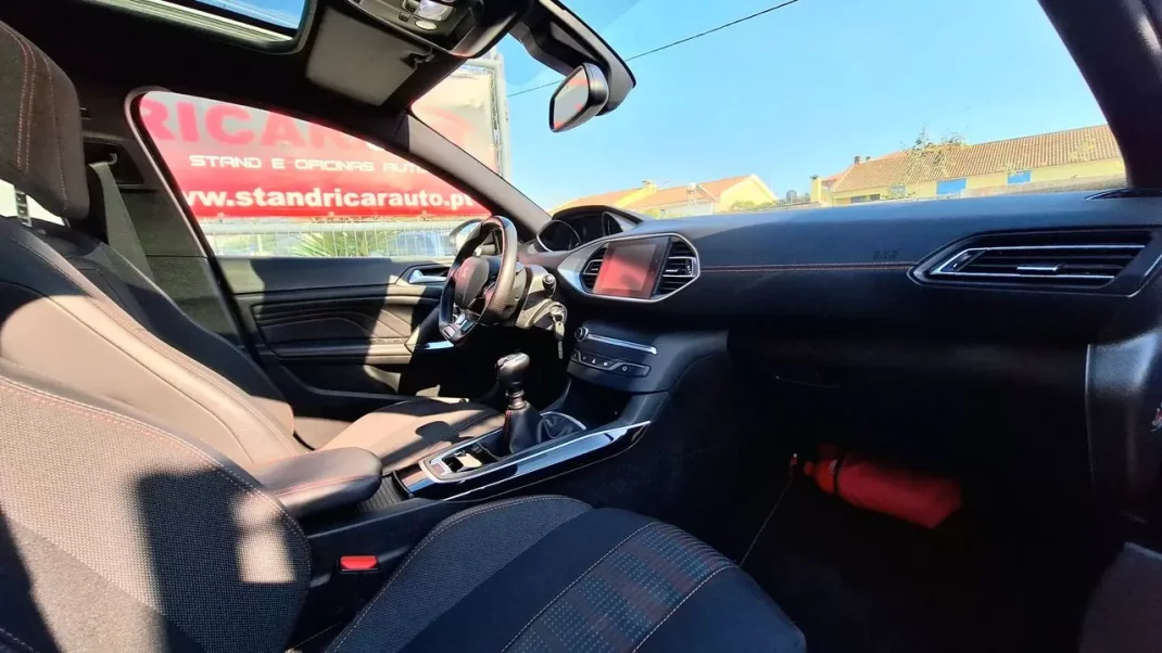 Peugeot 308 SW 2020 - 14500 EUR, 142000 km - AUTO.MOTO.pt - 142000km - foto 14 de 28