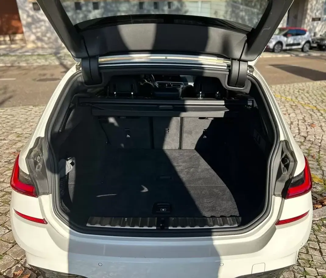 BMW 330 2019 - 30000 EUR, 206305 km - AUTO.MOTO.pt - 206305km - foto 9 de 43