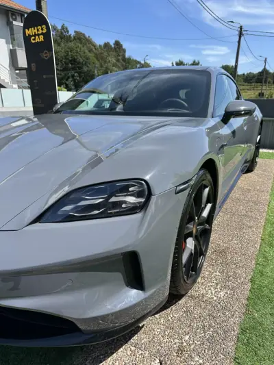 Porsche Taycan Sport Turismo 2025 - 130000 EUR, 19000 km - AUTO.MOTO.pt - 19000km - foto 7 de 78