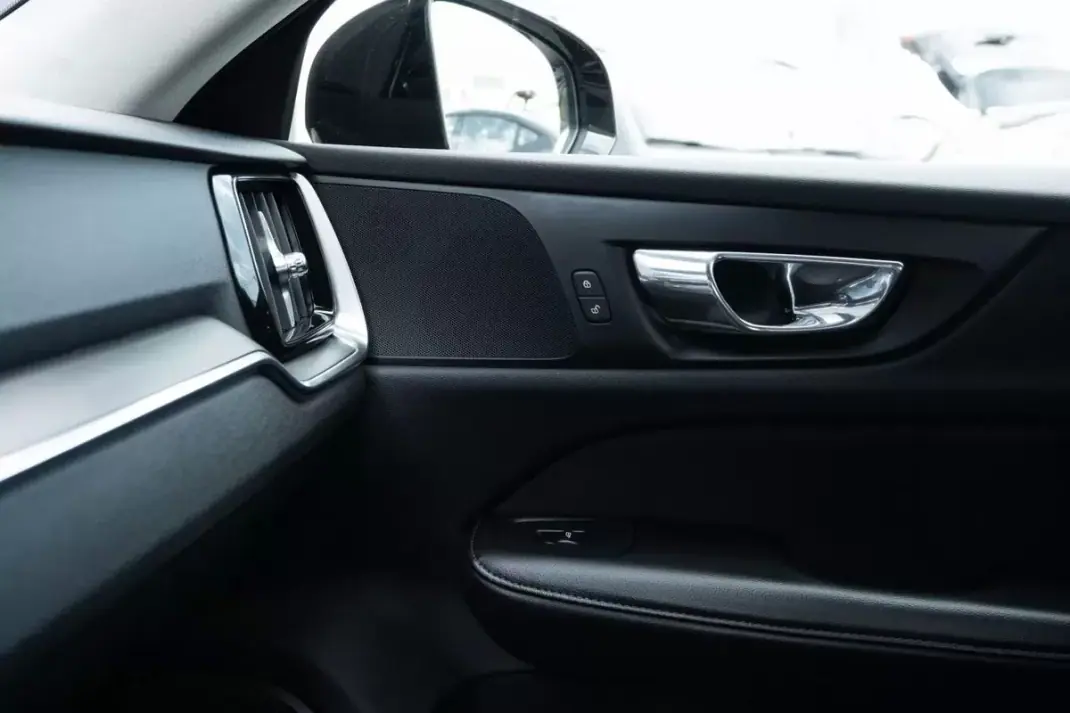 Volvo V60 2019 - 18400 EUR, 258859 km - AUTO.MOTO.pt - 258859km - foto 15 de 25