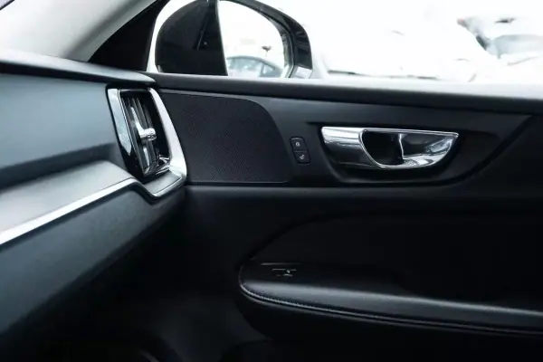 Volvo V60 2019 - 18400 EUR, 258859 km - AUTO.MOTO.pt - 258859km - foto 15 de 25