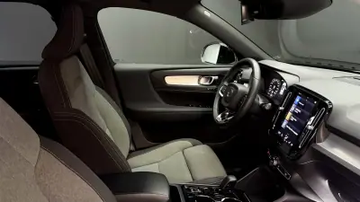 Volvo XC 40 2023 - 29970 EUR, 57000 km - AUTO.MOTO.pt - 57000km - foto 18 de 46