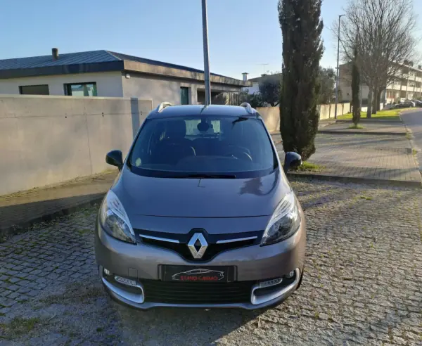 Renault Grand Scénic 2015 - 10990 EUR, 189000 km - AUTO.MOTO.pt - 189000km - foto 2 de 15