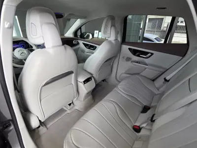 Mercedes-Benz EQE 2025 - 58990 EUR, 8906 km - AUTO.MOTO.pt - 8906km - foto 40 de 46