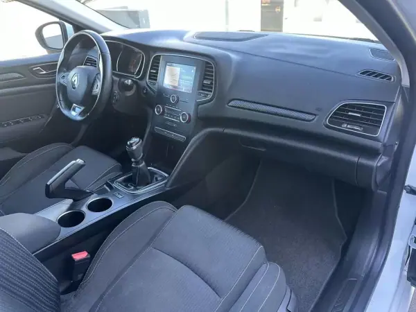Renault Mégane Sport Tourer 2017 - 9900 EUR, 190000 km - AUTO.MOTO.pt - 190000km - foto 36 de 60