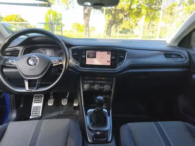 Volkswagen T-Roc 2019 - 15900 EUR, 130000 km - AUTO.MOTO.pt - 130000km - foto 11 de 14