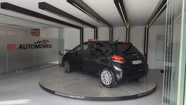 Peugeot 208 1.2 PureTech Signature 2018 Petrol