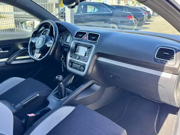 Volkswagen Scirocco 2012 - 13990 EUR, 210000 km - AUTO.MOTO.pt - 210000km - foto 9 de 19