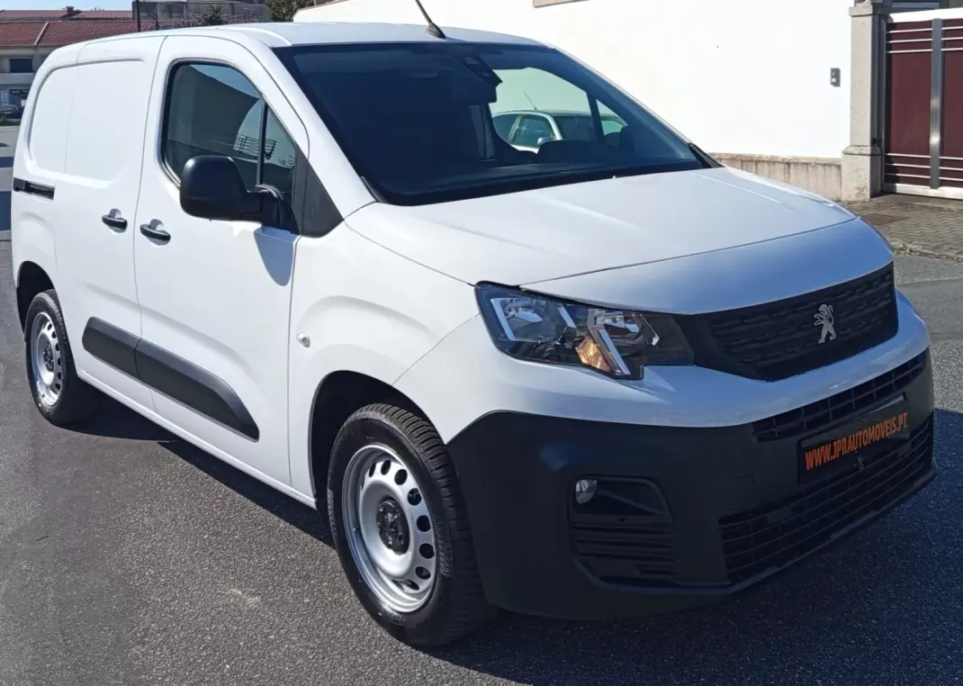 Peugeot Partner 2019 - 12990 EUR, 91000 km - AUTO.MOTO.pt - 91000km - foto 3 de 16