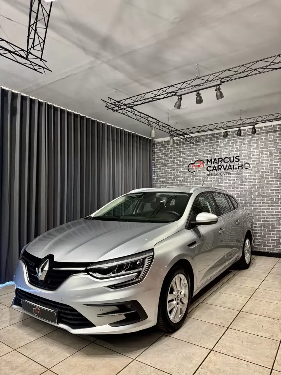 Renault Mégane Sport Tourer 2020 - 12990 EUR, 105000 km - AUTO.MOTO.pt - 105000km - foto 1 de 15