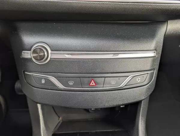 Peugeot 308 SW 2019 - 8500 EUR, 208333 km - AUTO.MOTO.pt - 208333km - foto 20 de 22