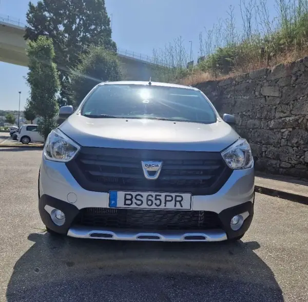 Dacia Lodgy 2017 - 10000 EUR, 44500 km - AUTO.MOTO.pt - 44500km - foto 6 de 18
