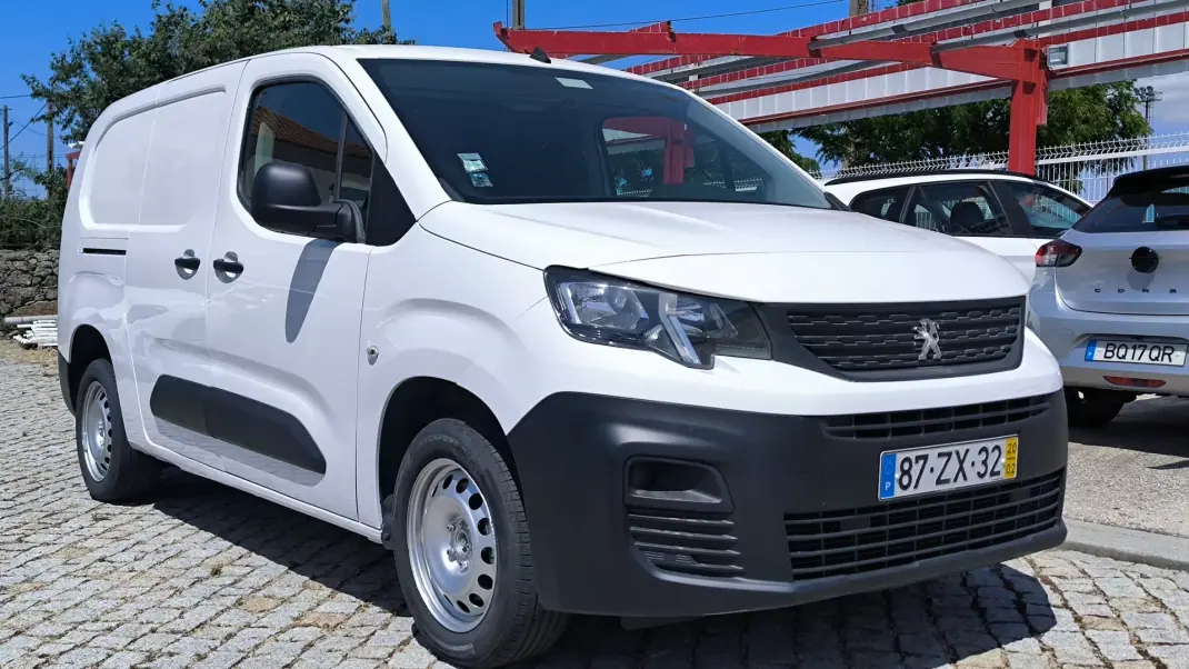 Peugeot Partner L2 1.5 Bluehdi 100CV 2020 - 13950 EUR, 109565 km - AUTO.MOTO.pt - 109565km - foto 3 de 8
