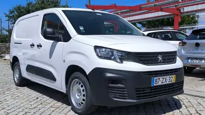 Peugeot Partner L2 1.5 Bluehdi 100CV 2020 - 13950 EUR, 109565 km - AUTO.MOTO.pt - 109565km - foto 3 de 8