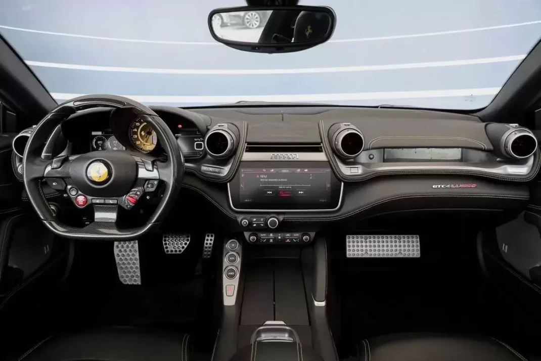 Ferrari GTC4 Lusso 2017 - 260000 EUR, 44017 km - AUTO.MOTO.pt - 44017km - foto 6 de 22