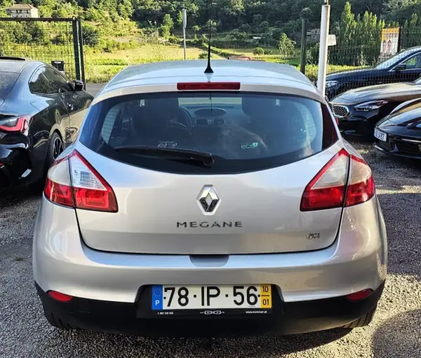 Renault Mégane 2010 - 6500 EUR, 280000 km - AUTO.MOTO.pt - 280000km - foto 10 de 15