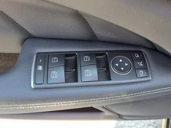 Mercedes-Benz CLS 350 2014 - 29000 EUR, 237000 km - AUTO.MOTO.pt - 237000km - foto 26 de 50