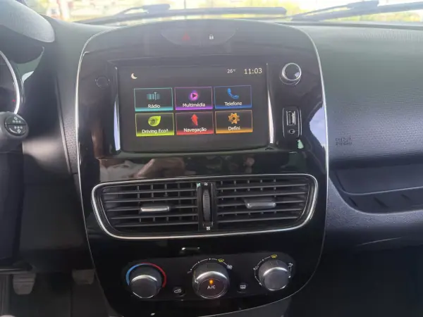 Renault Clio 2019 - 14900 EUR, 54906 km - AUTO.MOTO.pt - 54906km - foto 9 de 14